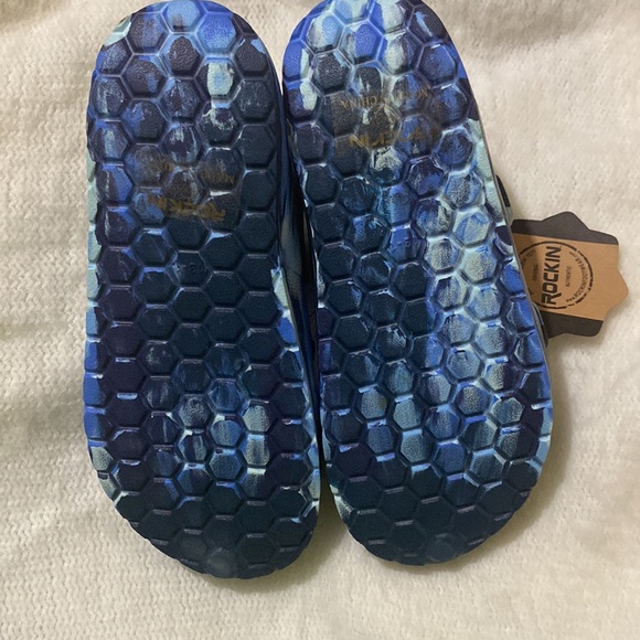 NEW sandals with easy on/off Velcro back - Picture 4 of 5